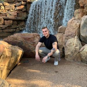 Meet your Posher, Travis